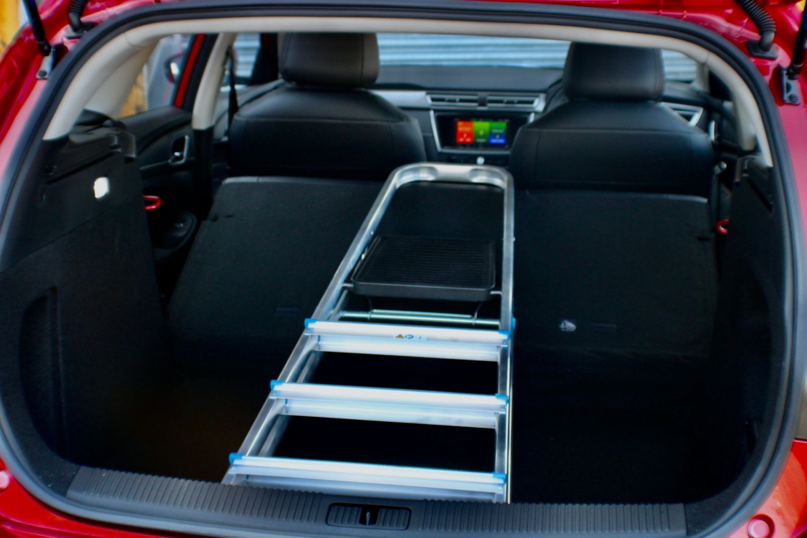 Mg 5 ev on sale boot space